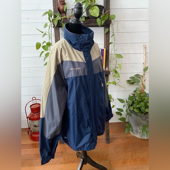 Columbia: Men’s Large Tall Core Jacket - Picture 10 of 17